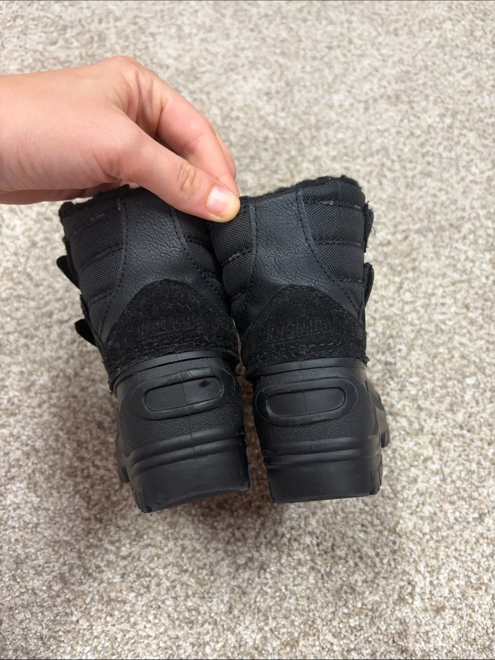 Khombu black snow boots size 6